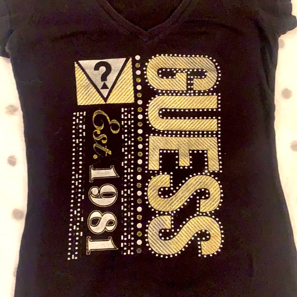 Tops - Vintage guess fitted v neck t shirt